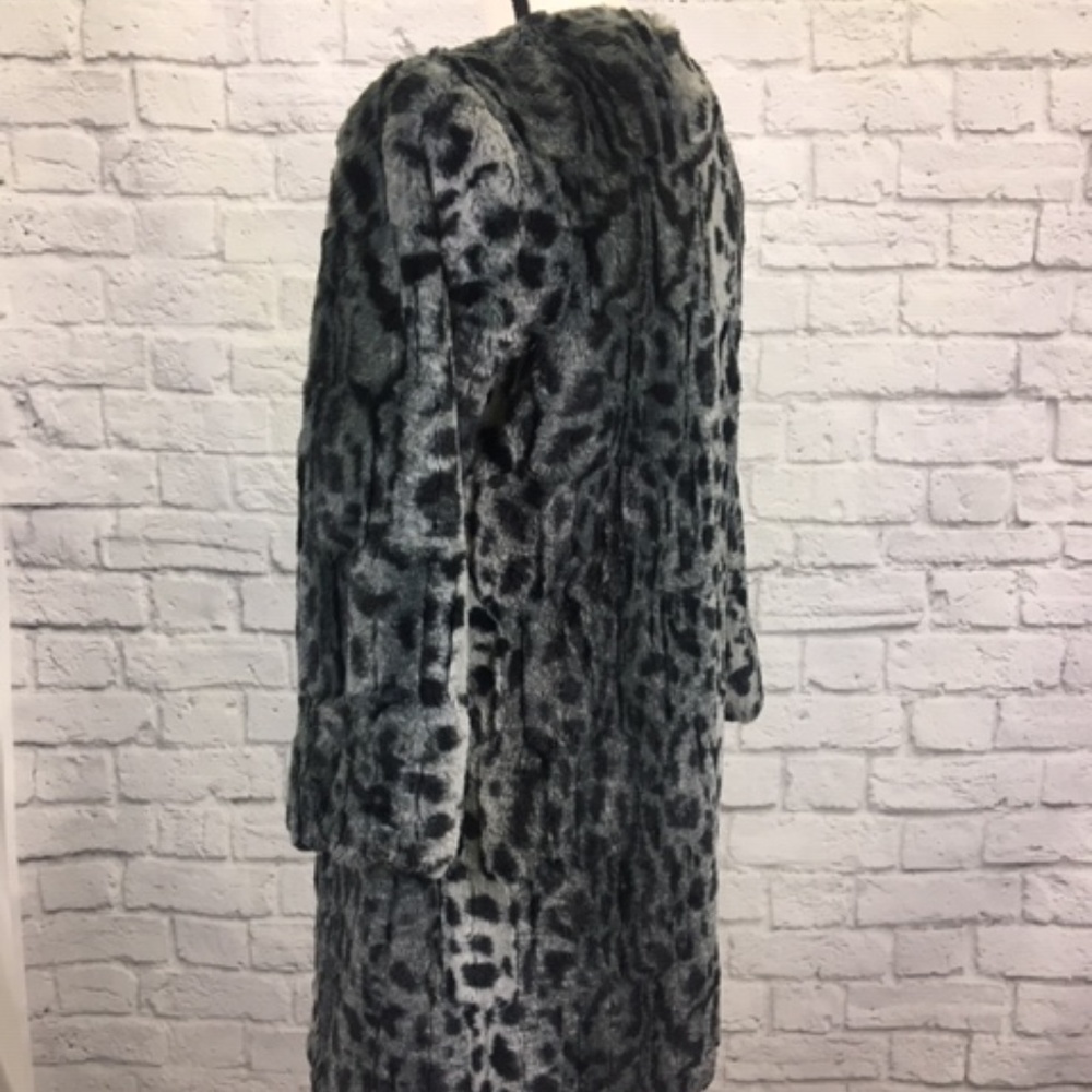 Coat Sale! 💫Faux Fur Collarless 3/4 Sleeve Coat - Picture 6 of 8